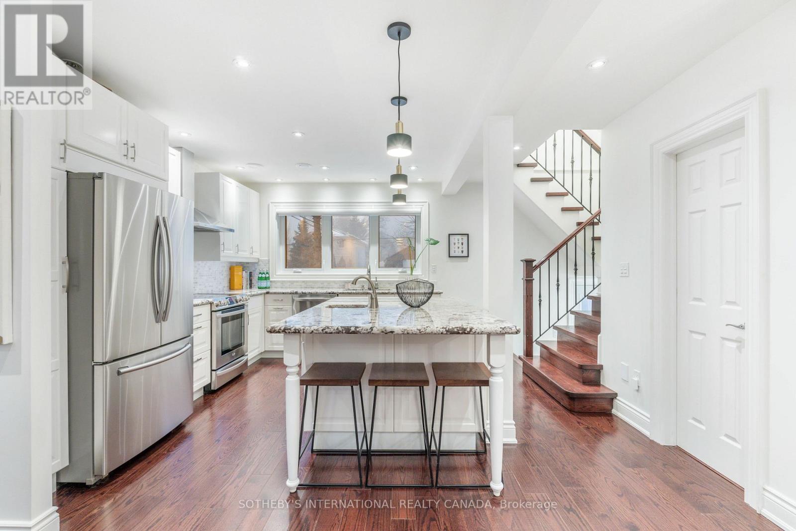 38 Guthrie Avenue, Toronto, Ontario  M8Y 3L1 - Photo 9 - W12704602