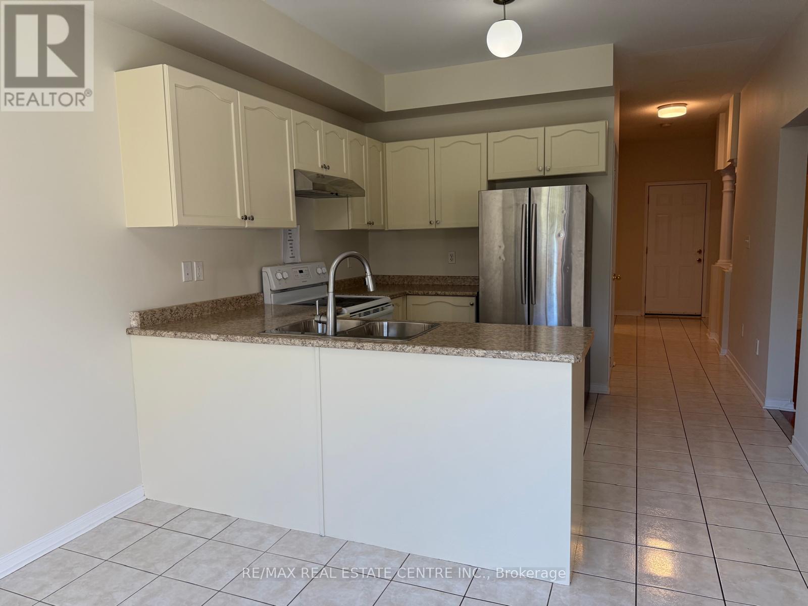 478 Huntington Ridge Drive, Mississauga, Ontario  L5R 0A9 - Photo 10 - W12704612