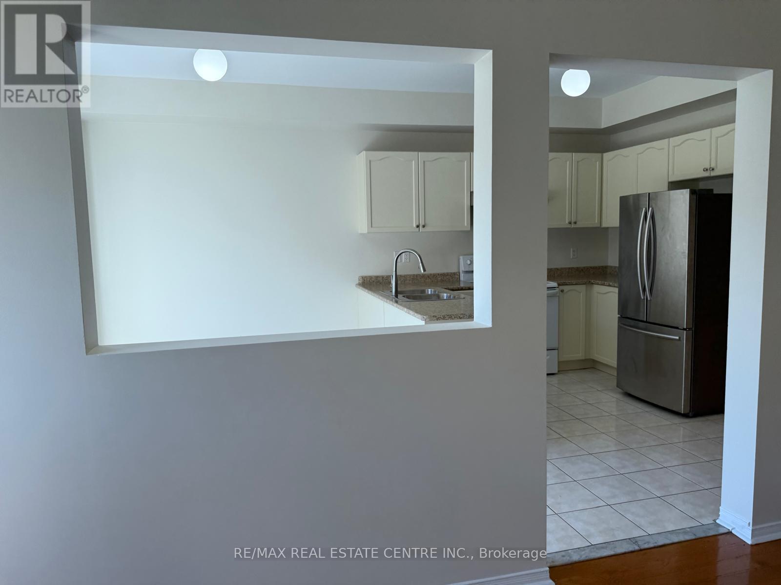 478 Huntington Ridge Drive, Mississauga, Ontario  L5R 0A9 - Photo 15 - W12704612