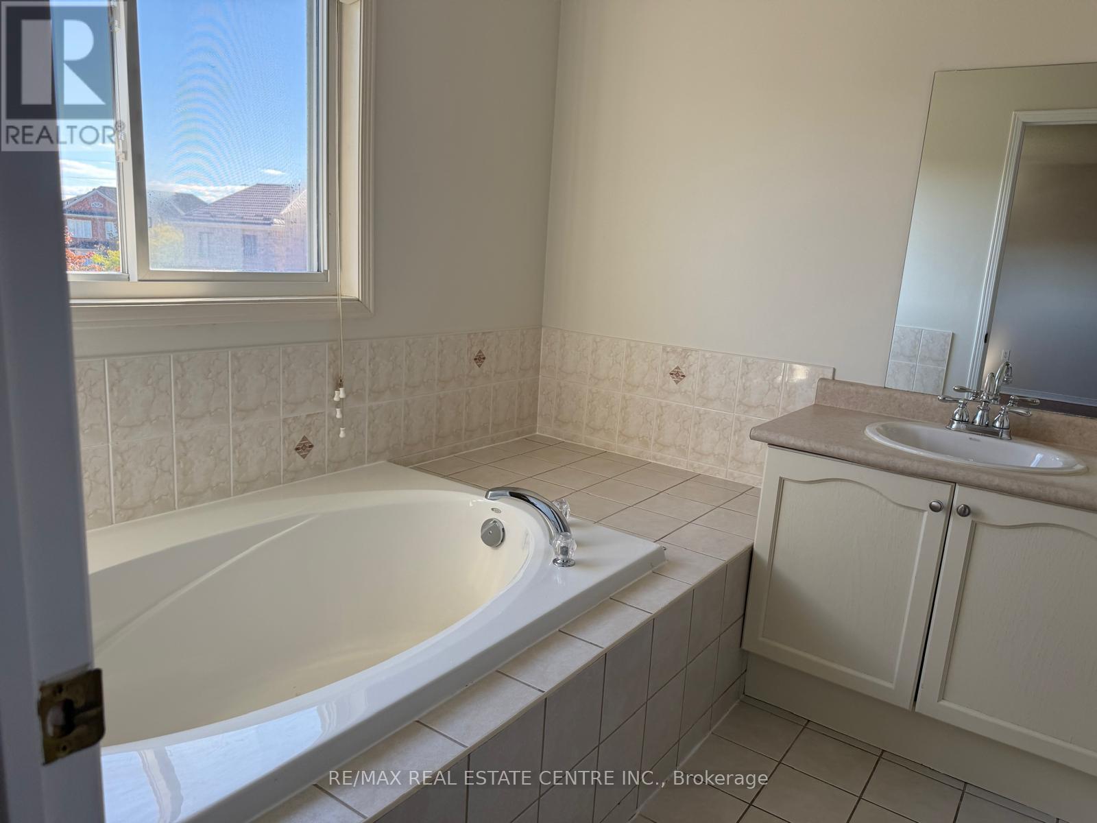 478 Huntington Ridge Drive, Mississauga, Ontario  L5R 0A9 - Photo 33 - W12704612