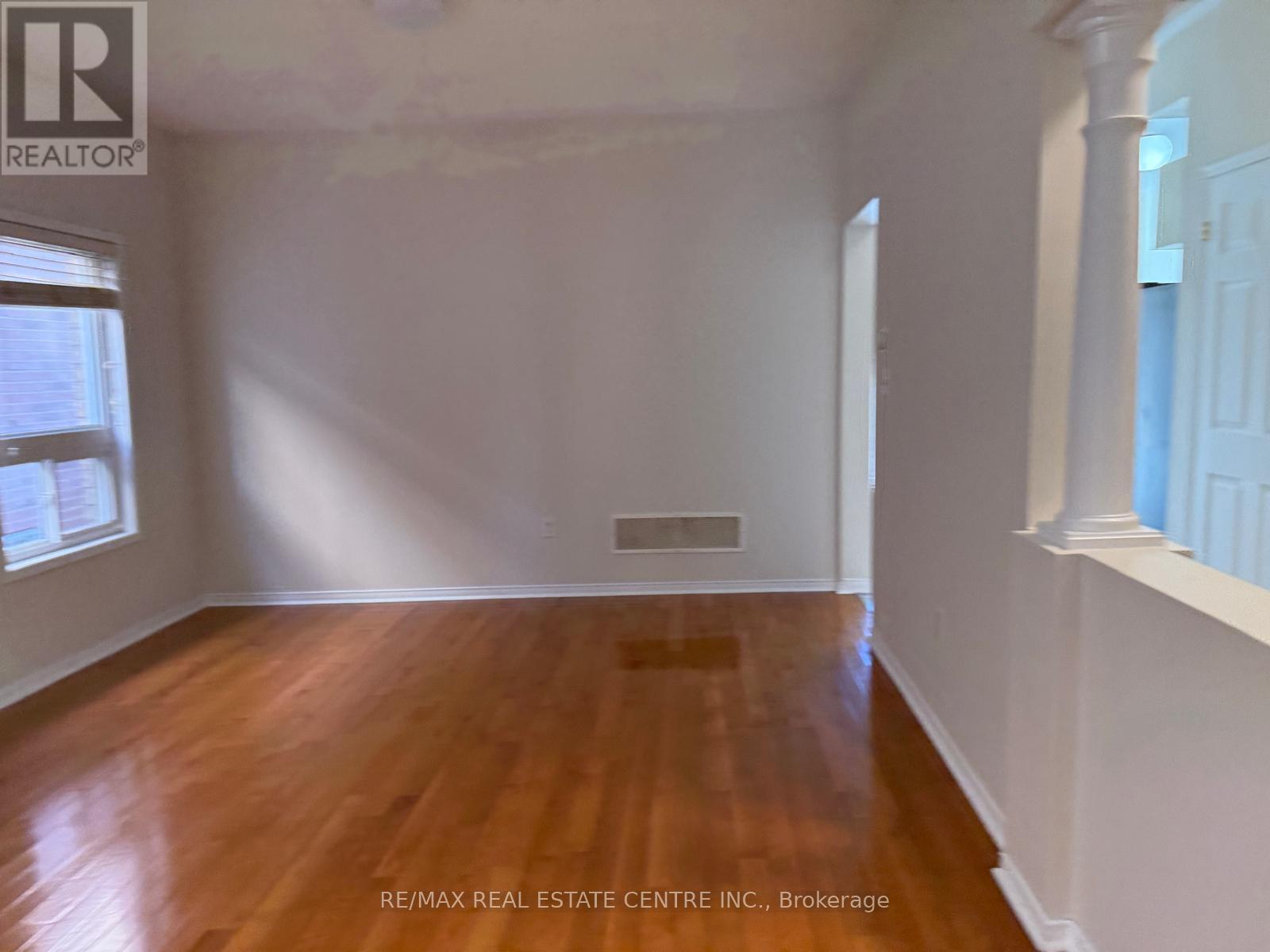 478 Huntington Ridge Drive, Mississauga, Ontario  L5R 0A9 - Photo 6 - W12704612