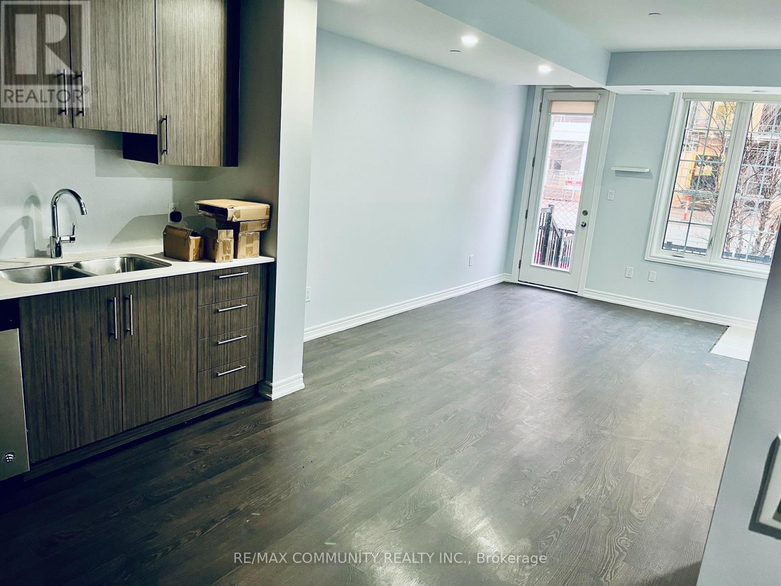 5 - 2205 Lillykin Street, Oakville, Ontario  L6H 0X6 - Photo 4 - W12649314