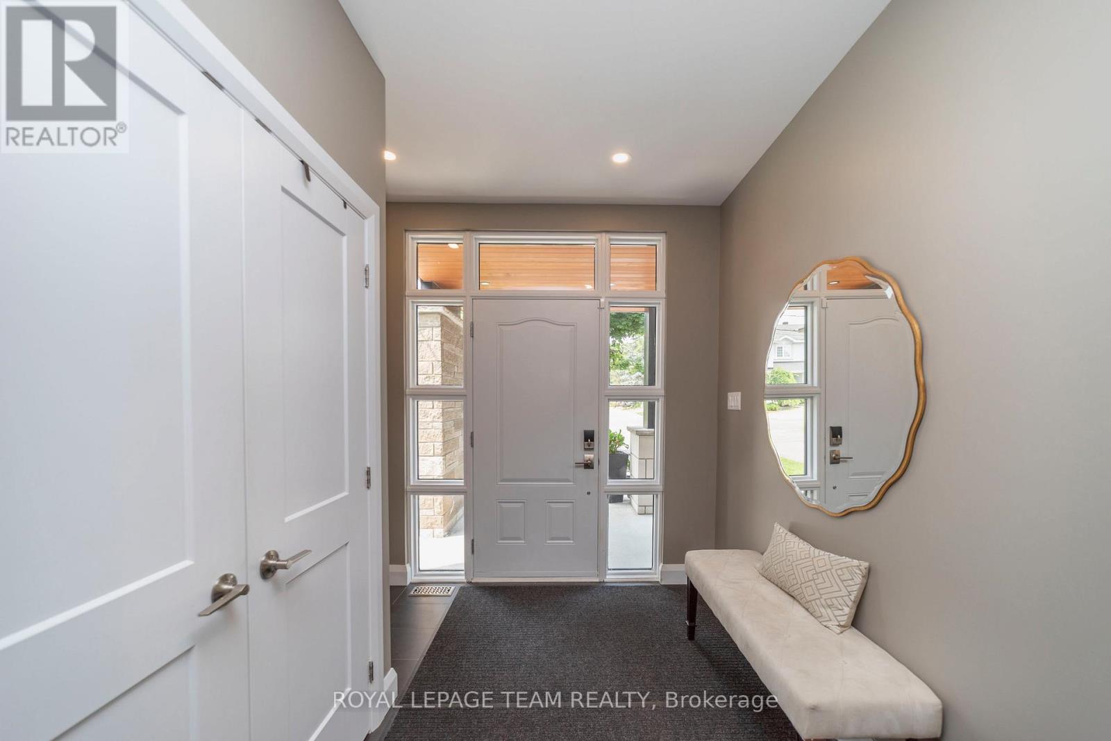 51 Aylen Avenue, Ottawa, Ontario  K2A 3P6 - Photo 7 - X12704340