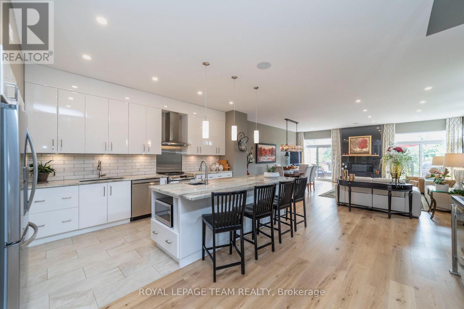 51 Aylen Avenue, Ottawa, Ontario  K2A 3P6 - Photo 8 - X12704340