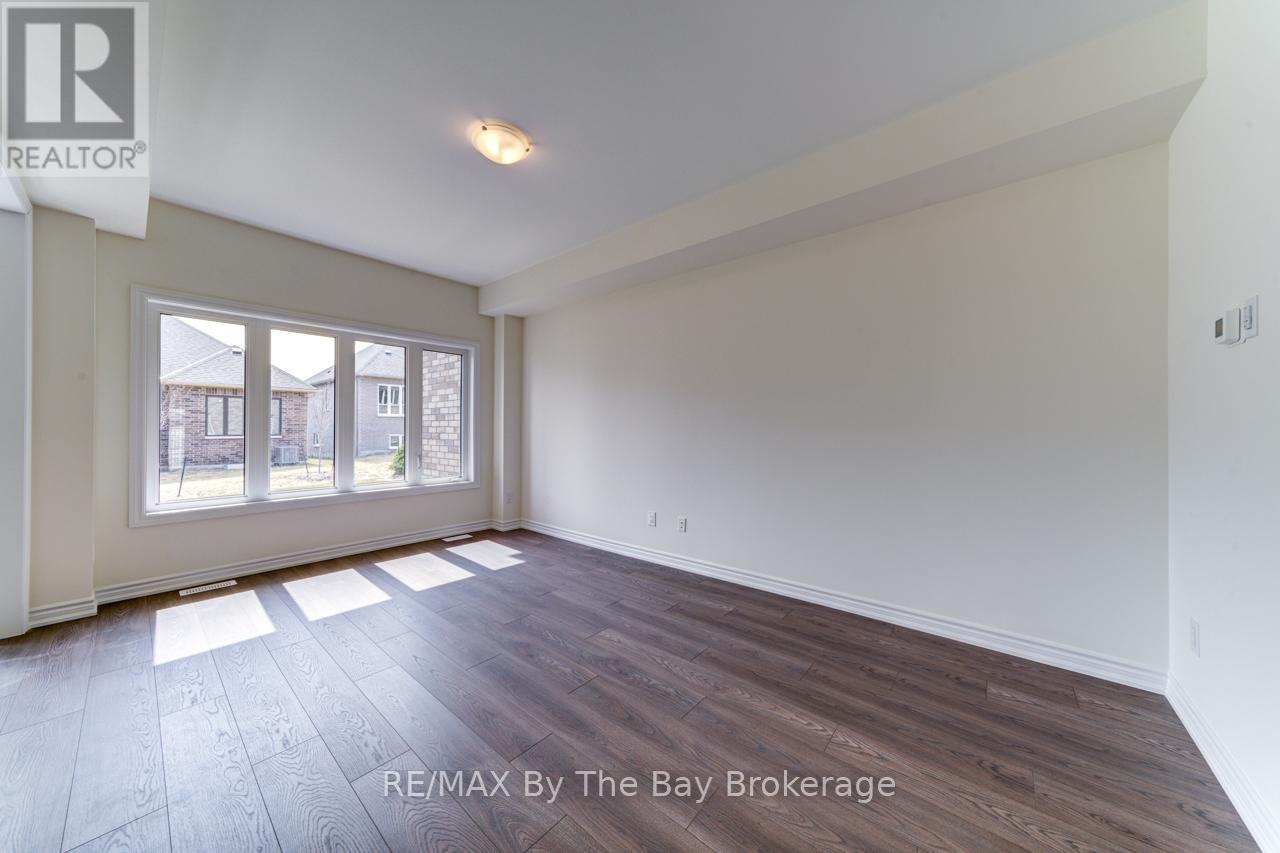 8 Federica Crescent, Wasaga Beach, Ontario  L9Z 0N6 - Photo 4 - S12704664