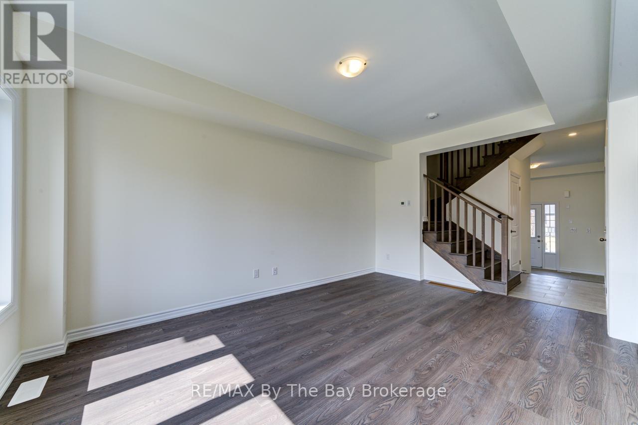 8 Federica Crescent, Wasaga Beach, Ontario  L9Z 0N6 - Photo 8 - S12704664