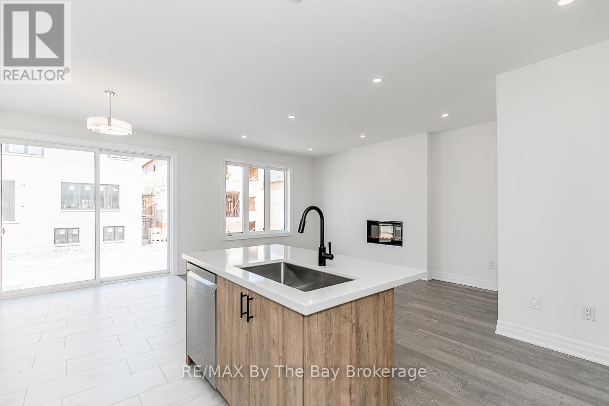 3 Rosanne Circle, Wasaga Beach, Ontario  L9Z 0N4 - Photo 11 - S12704670