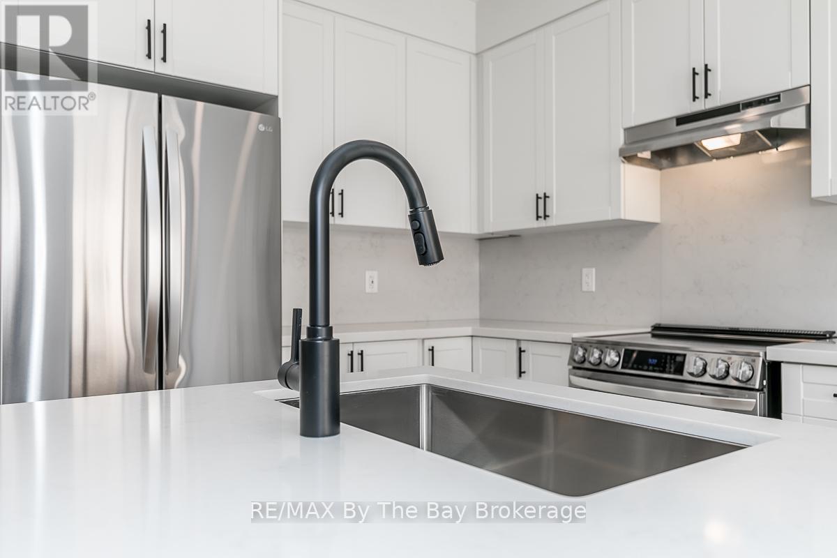 3 Rosanne Circle, Wasaga Beach, Ontario  L9Z 0N4 - Photo 13 - S12704670