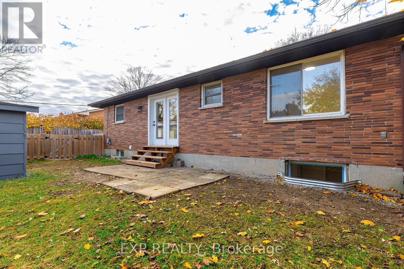 239 Commissioners Road W, London South, Ontario  N6J 1Y2 - Photo 25 - X12704770