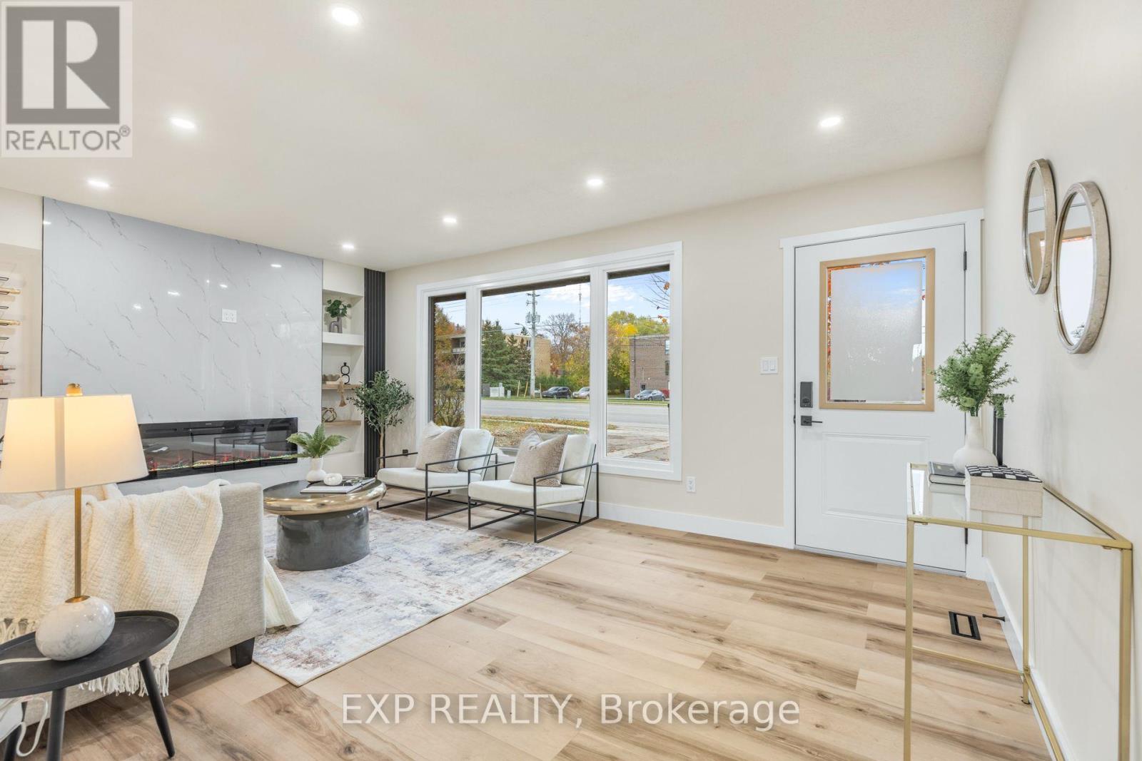 239 Commissioners Road W, London South, Ontario  N6J 1Y2 - Photo 3 - X12704770