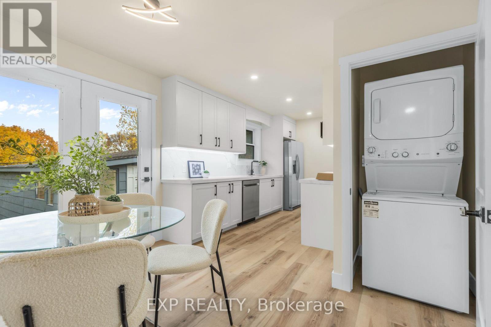 239 Commissioners Road W, London South, Ontario  N6J 1Y2 - Photo 6 - X12704770