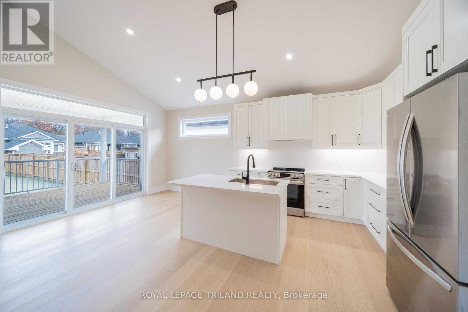 24 Brooklawn Drive, Lambton Shores, Ontario  N0M 1T0 - Photo 19 - X12704790