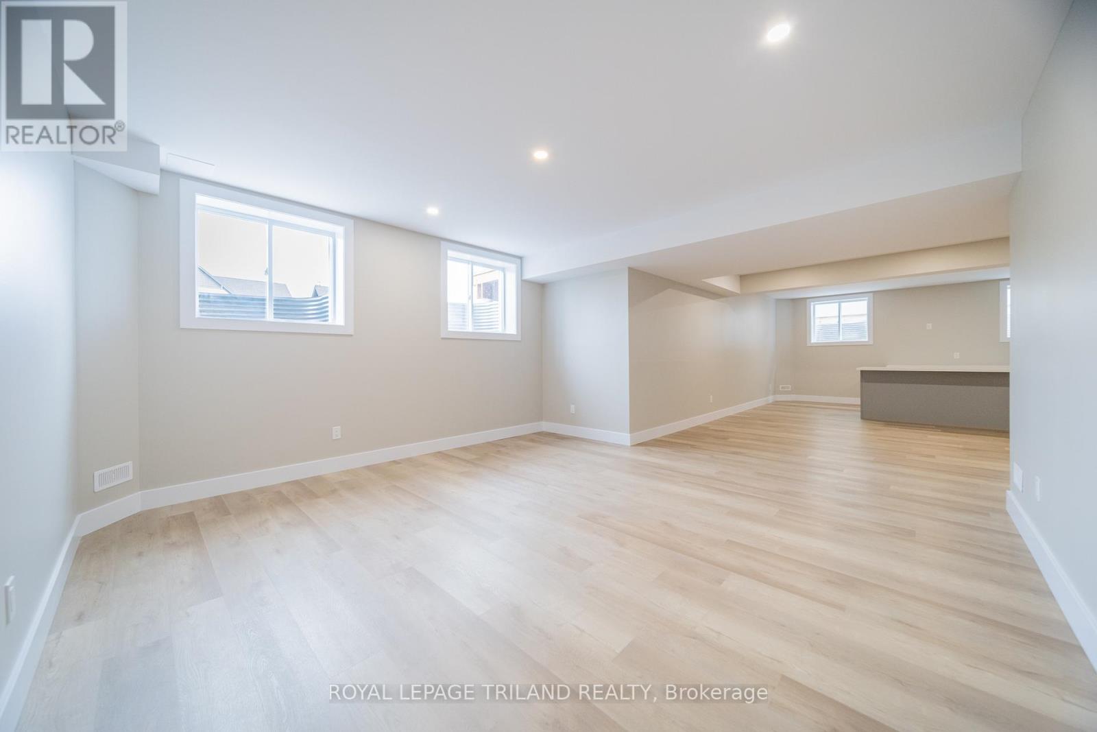 24 Brooklawn Drive, Lambton Shores, Ontario  N0M 1T0 - Photo 32 - X12704790