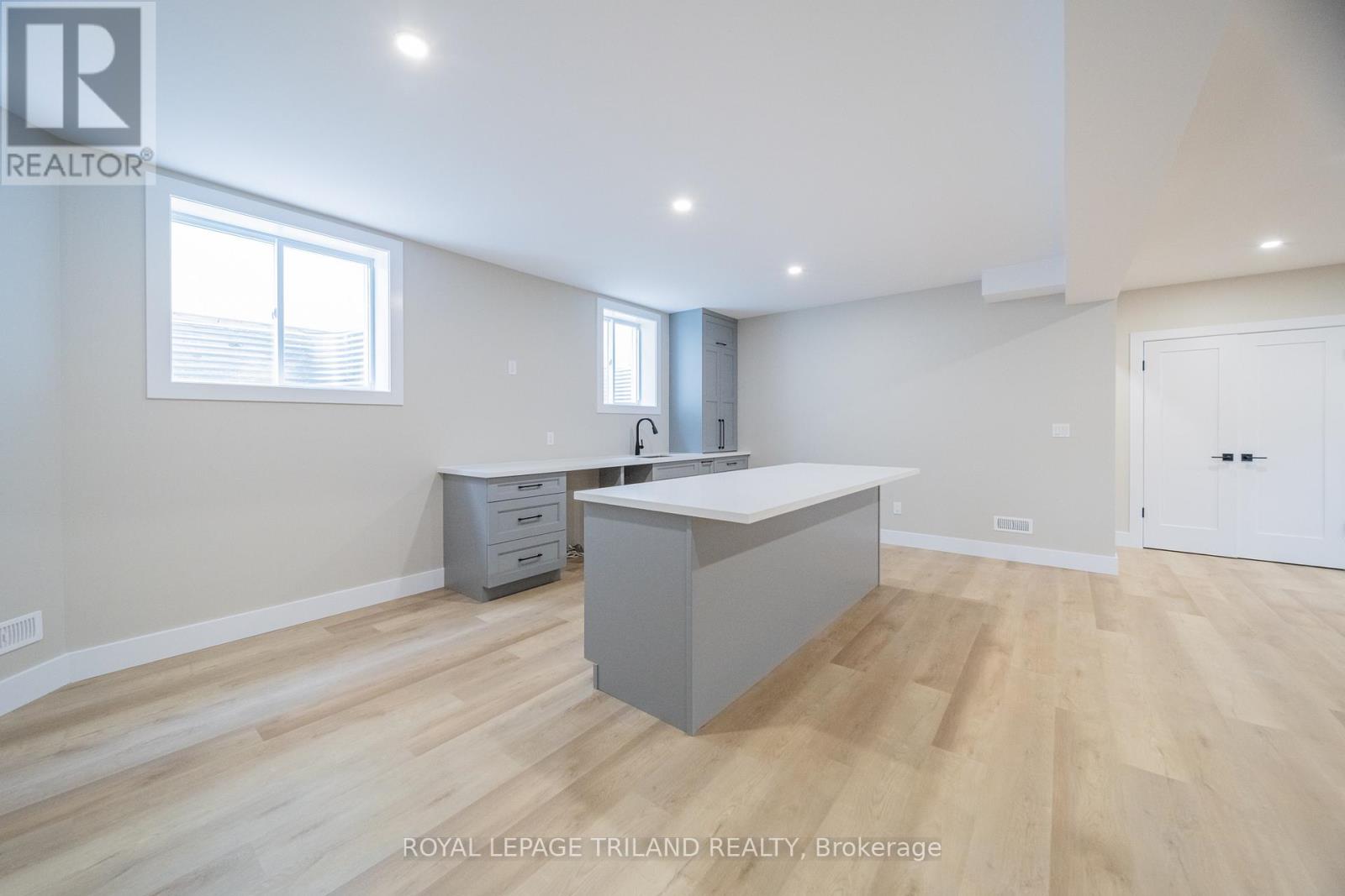 24 Brooklawn Drive, Lambton Shores, Ontario  N0M 1T0 - Photo 34 - X12704790