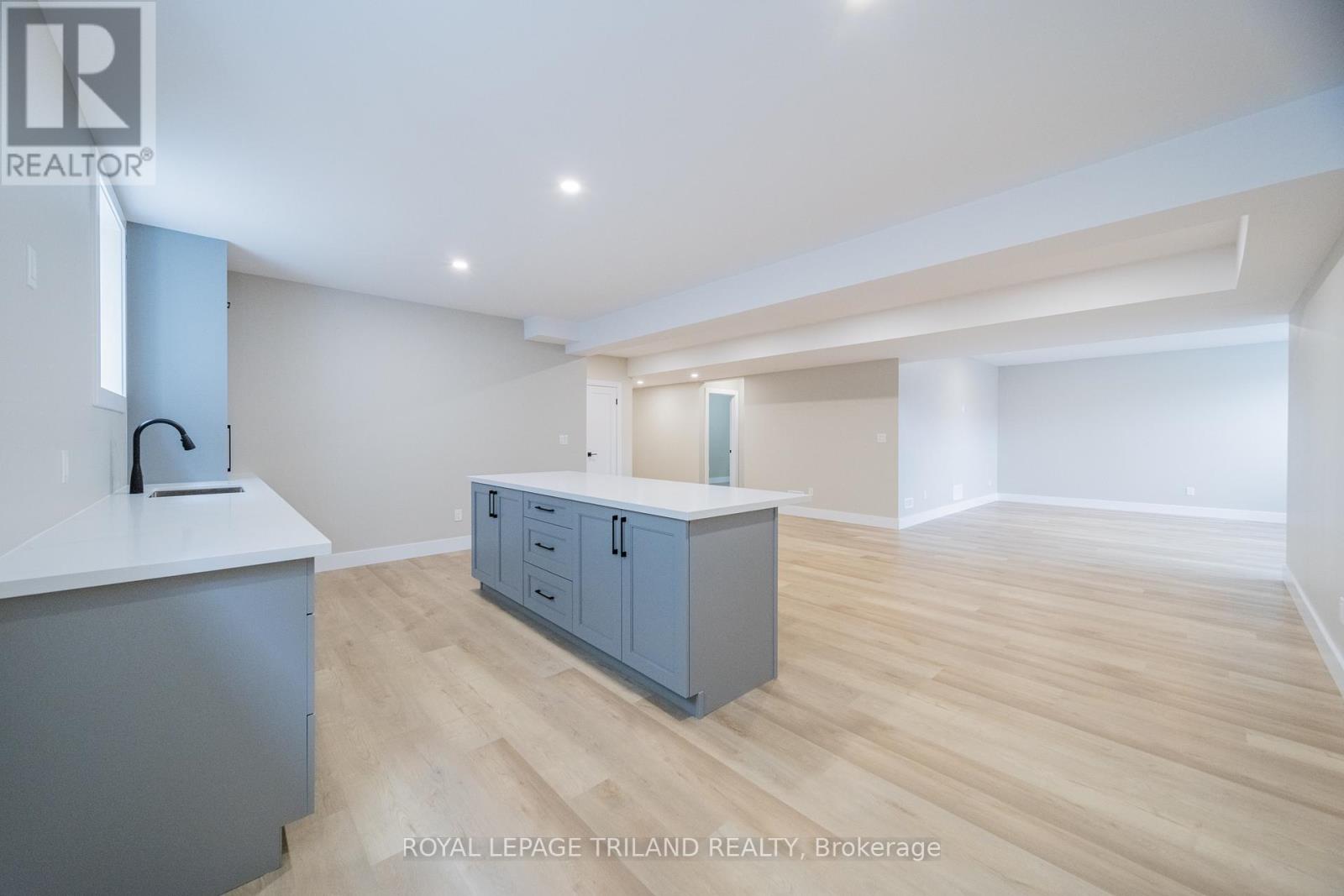 24 Brooklawn Drive, Lambton Shores, Ontario  N0M 1T0 - Photo 35 - X12704790