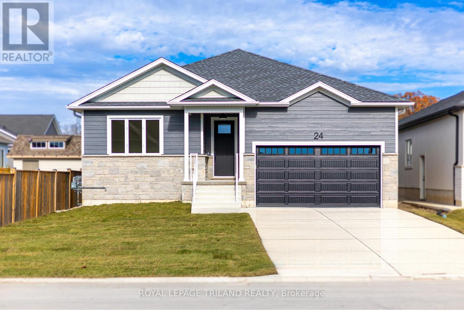 24 Brooklawn Drive, Lambton Shores, Ontario  N0M 1T0 - Photo 47 - X12704790