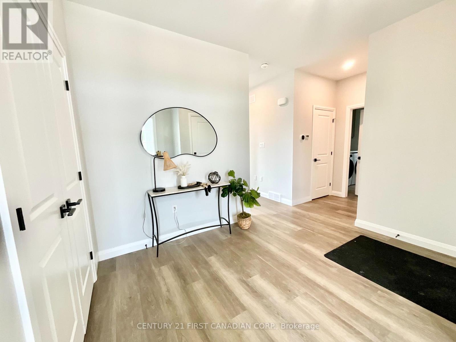 6 Sheldabren Street, North Middlesex, Ontario  N0M 1A0 - Photo 3 - X12704838