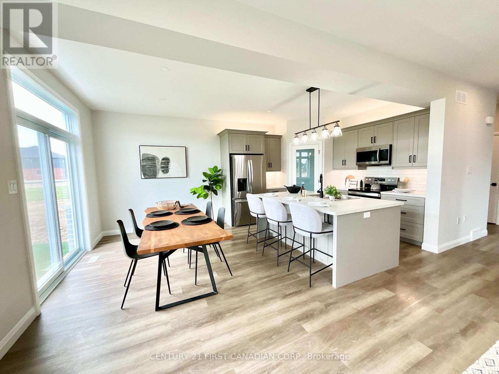 6 Sheldabren Street, North Middlesex, Ontario  N0M 1A0 - Photo 5 - X12704838