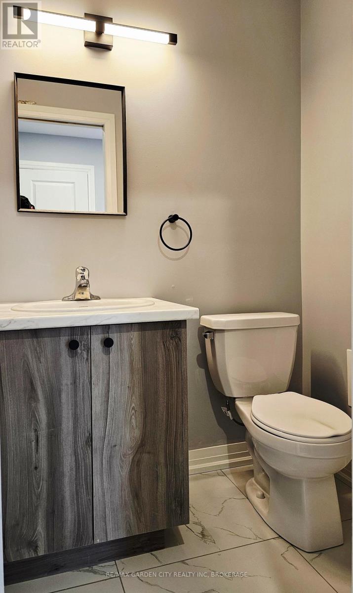 5 Cunningham Street, Thorold, Ontario  L2V 3K6 - Photo 4 - X12704742