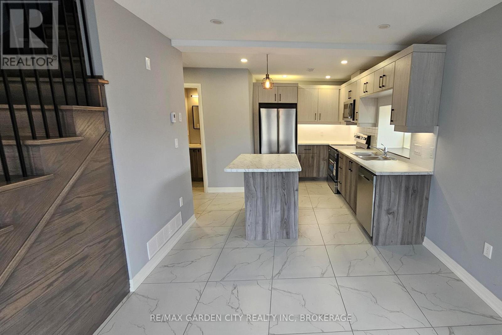 5 Cunningham Street, Thorold, Ontario  L2V 3K6 - Photo 7 - X12704742