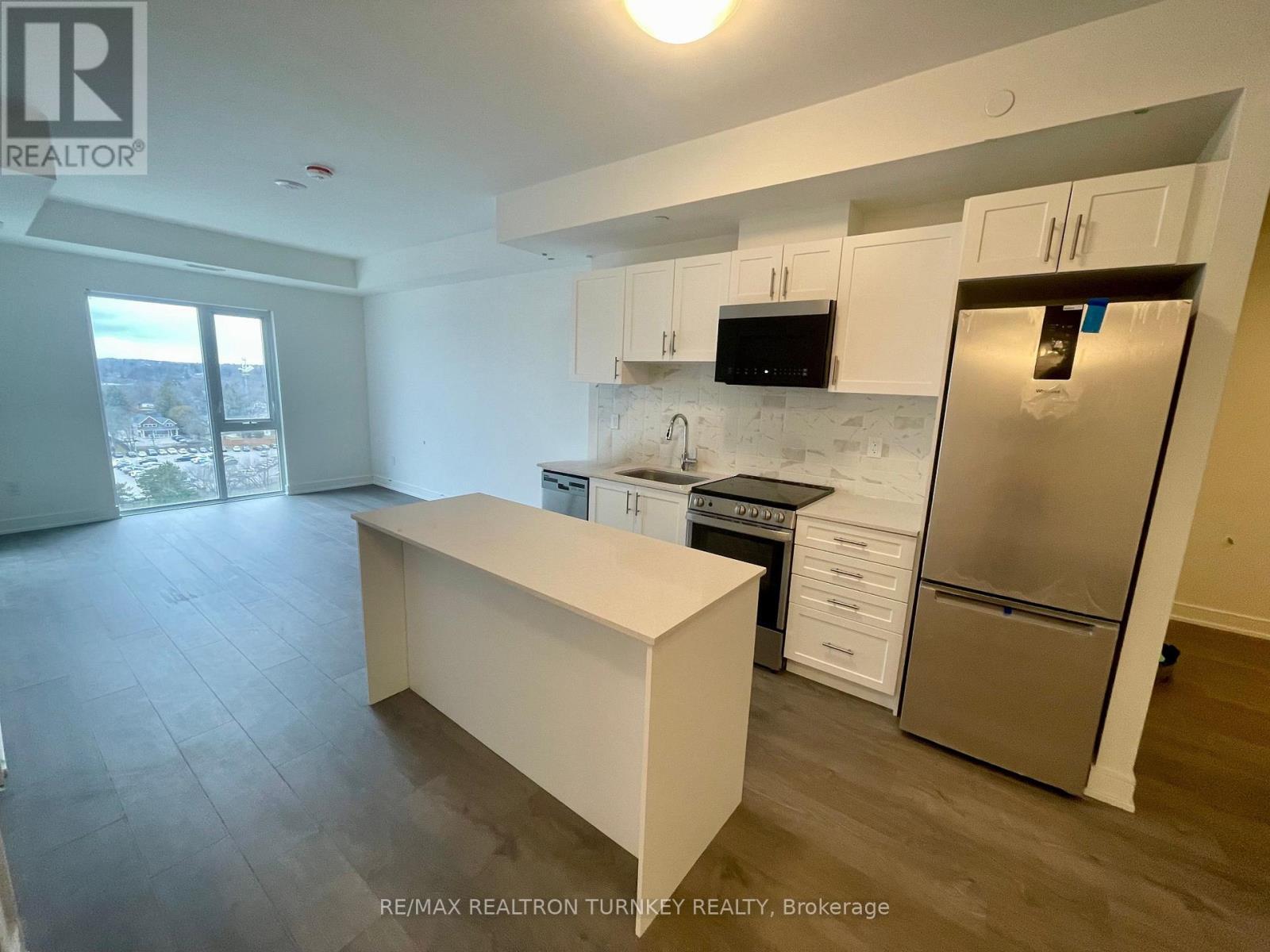 1001 - 705 Davis Drive, Newmarket, Ontario  L3Y 2R2 - Photo 3 - N12704512