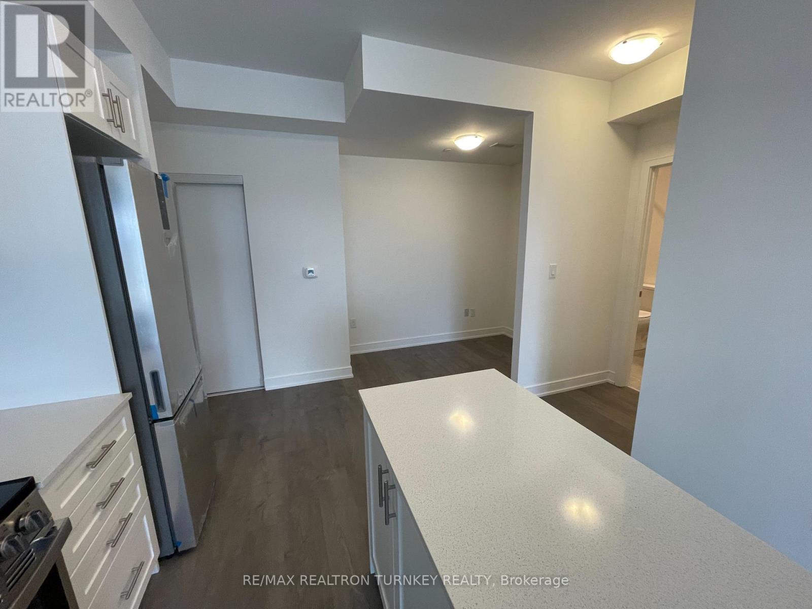 1001 - 705 Davis Drive, Newmarket, Ontario  L3Y 2R2 - Photo 5 - N12704512