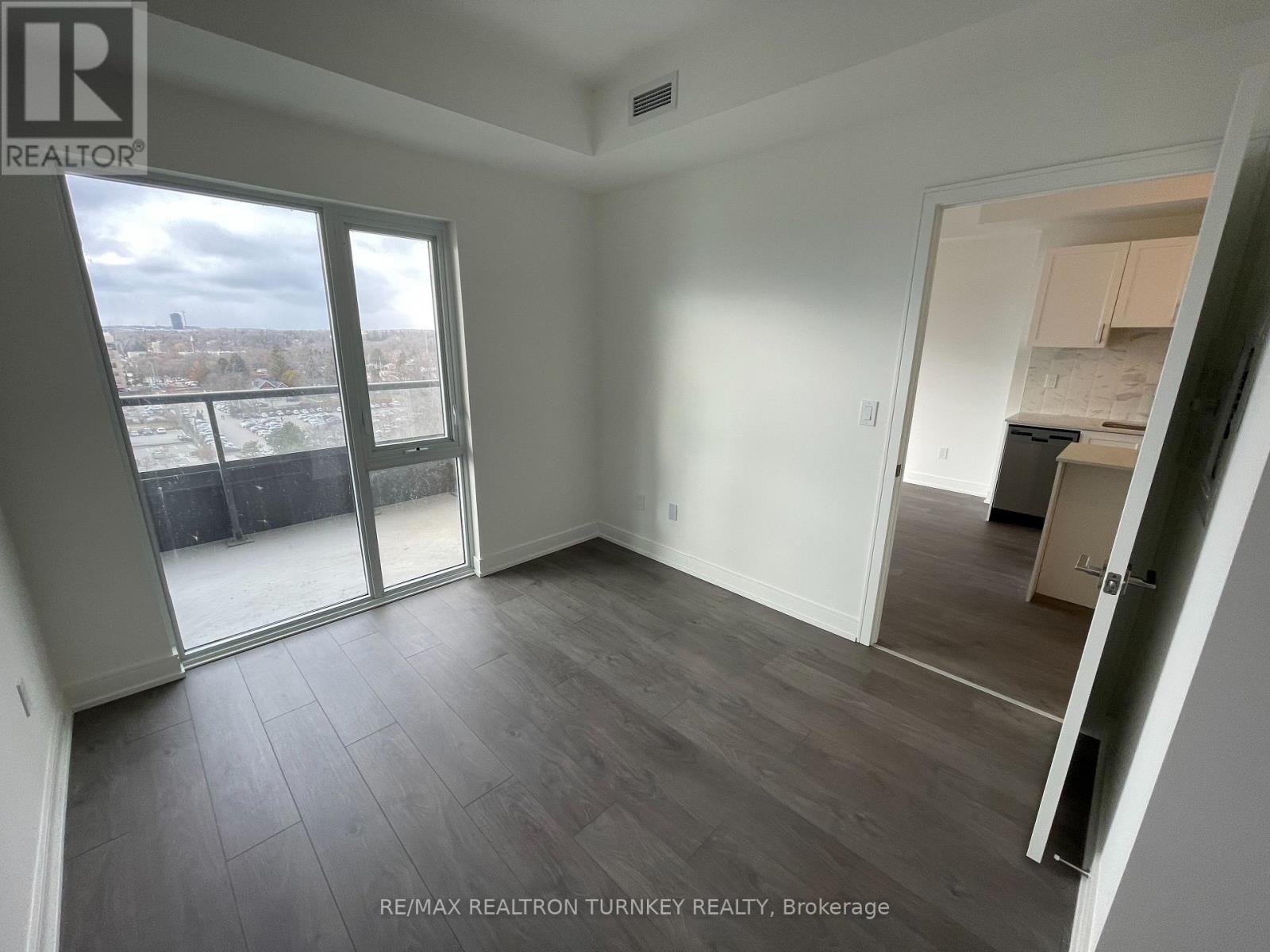 1001 - 705 Davis Drive, Newmarket, Ontario  L3Y 2R2 - Photo 11 - N12704512