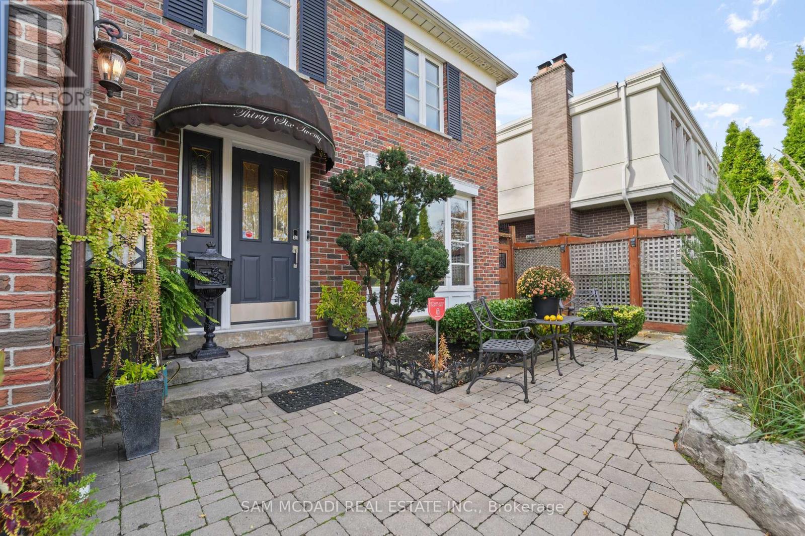 3620 Ponytrail Drive, Mississauga, Ontario  L4X 1W4 - Photo 4 - W12704068