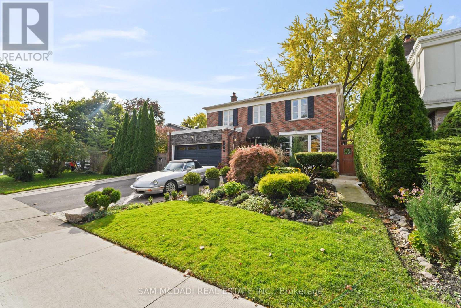 3620 Ponytrail Drive, Mississauga, Ontario  L4X 1W4 - Photo 3 - W12704068