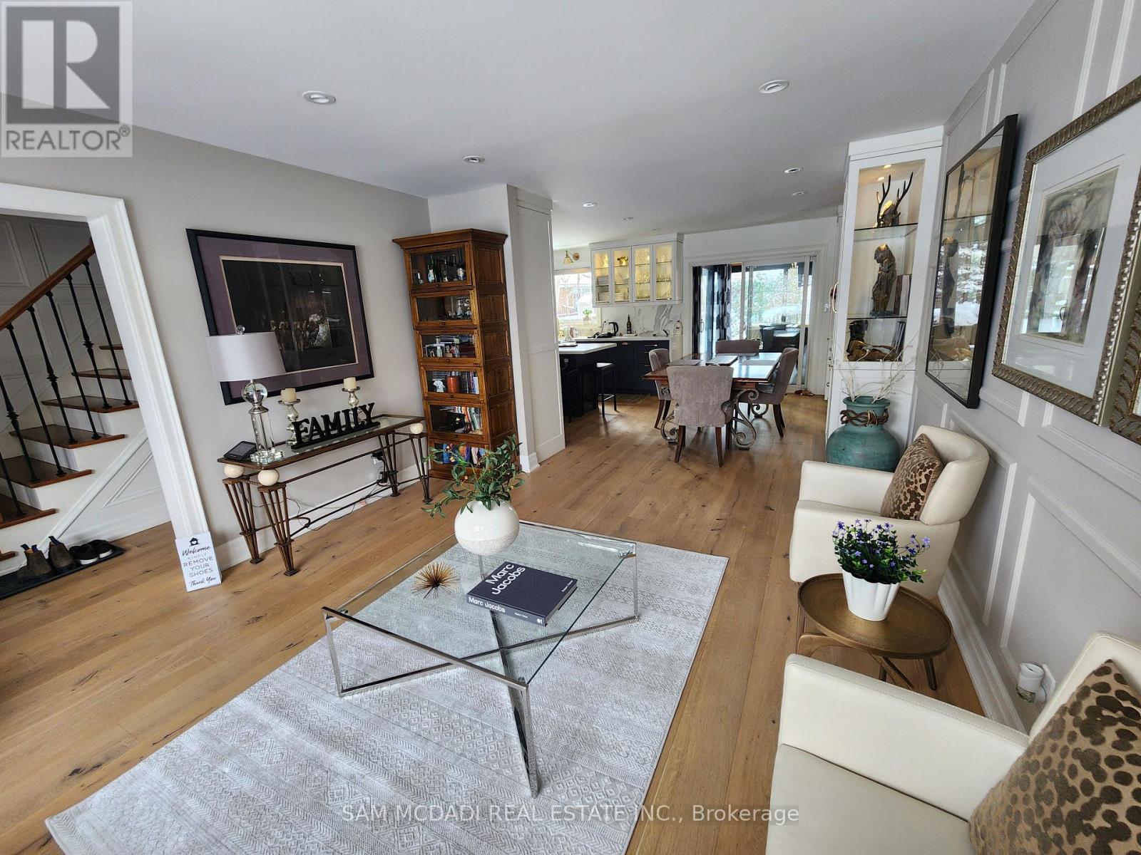 3620 Ponytrail Drive, Mississauga, Ontario  L4X 1W4 - Photo 5 - W12704068