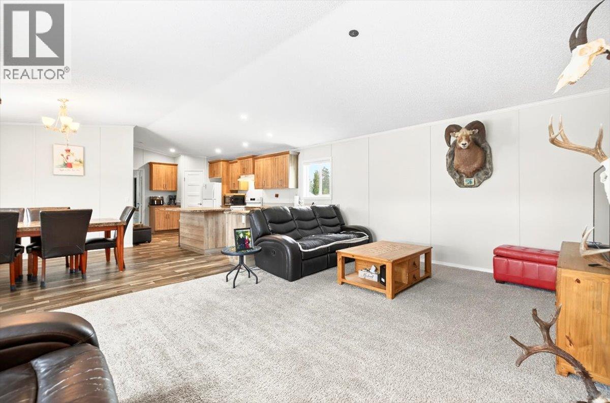 22 Wilderness Heights Drive, Elkford, British Columbia  V0B 1H0 - Photo 6 - 10373017