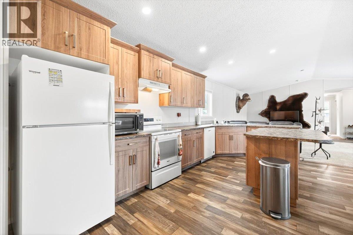 22 Wilderness Heights Drive, Elkford, British Columbia  V0B 1H0 - Photo 16 - 10373017