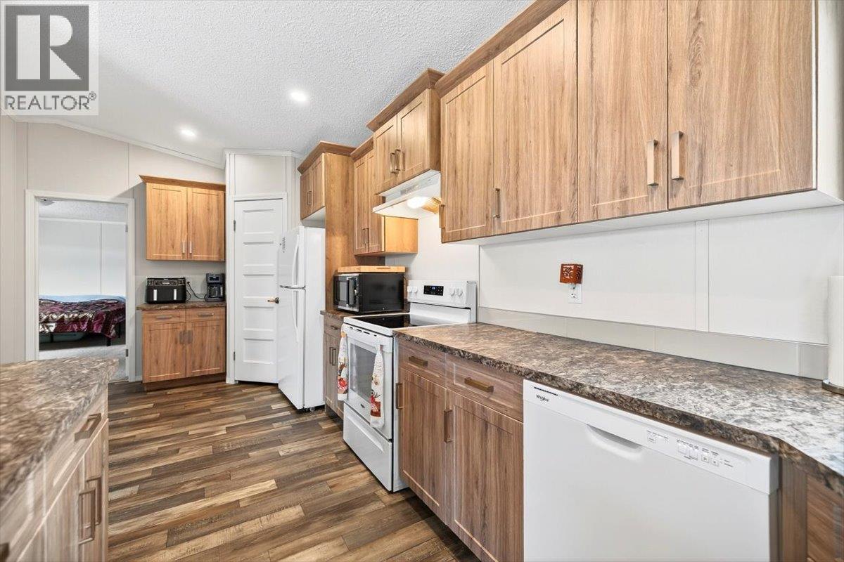 22 Wilderness Heights Drive, Elkford, British Columbia  V0B 1H0 - Photo 19 - 10373017