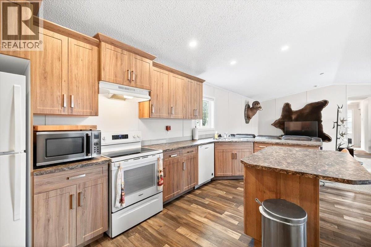 22 Wilderness Heights Drive, Elkford, British Columbia  V0B 1H0 - Photo 15 - 10373017