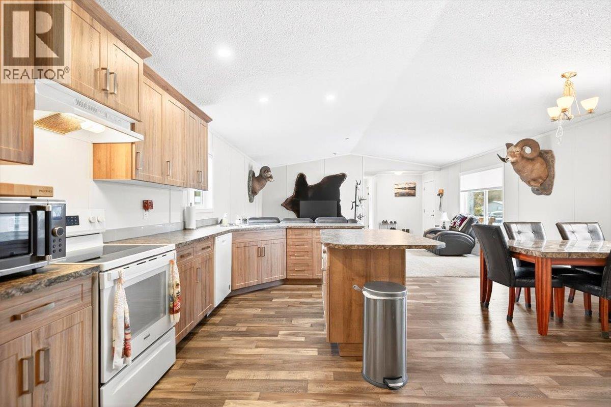 22 Wilderness Heights Drive, Elkford, British Columbia  V0B 1H0 - Photo 17 - 10373017