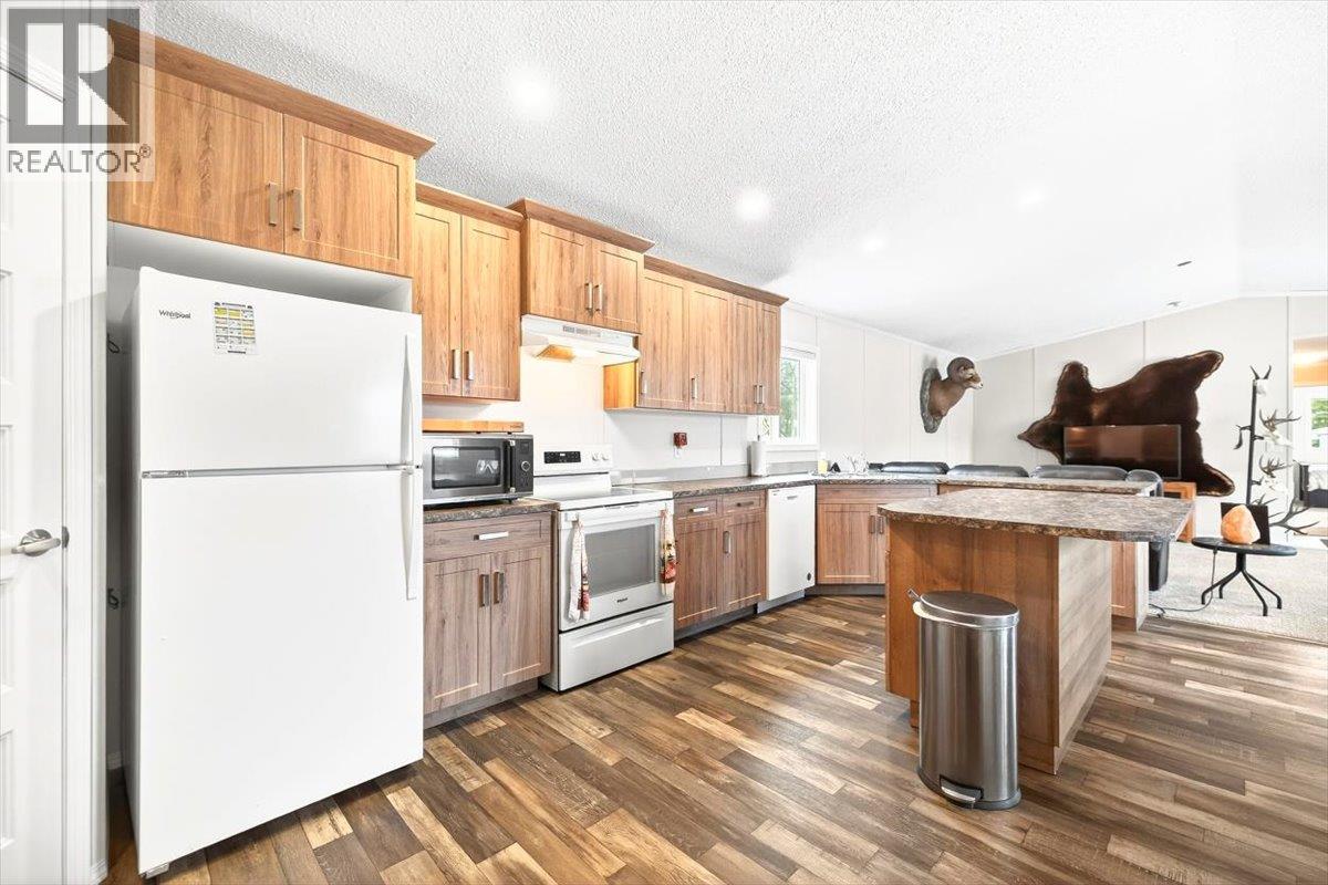 22 Wilderness Heights Drive, Elkford, British Columbia  V0B 1H0 - Photo 18 - 10373017