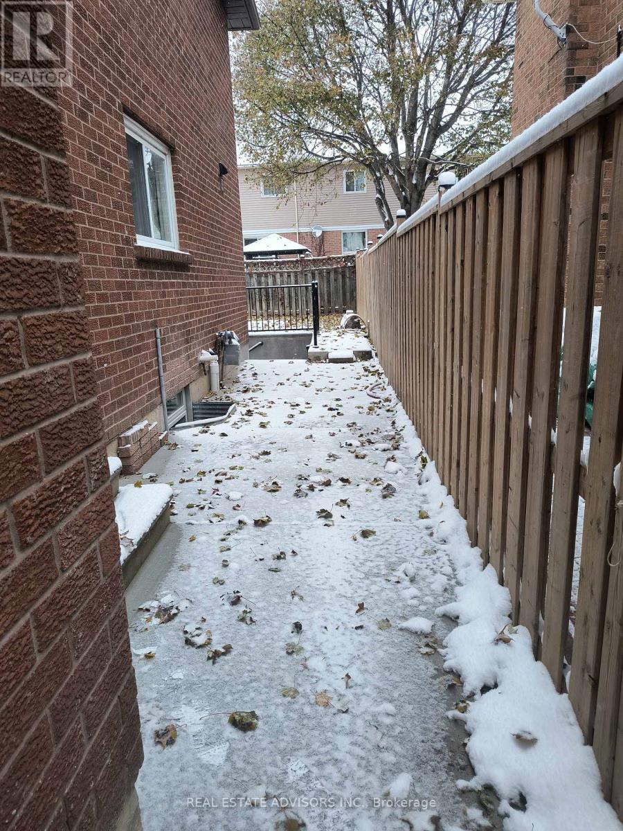 79 Gates Crescent, Ajax, Ontario  L1S 6Z4 - Photo 4 - E12704824