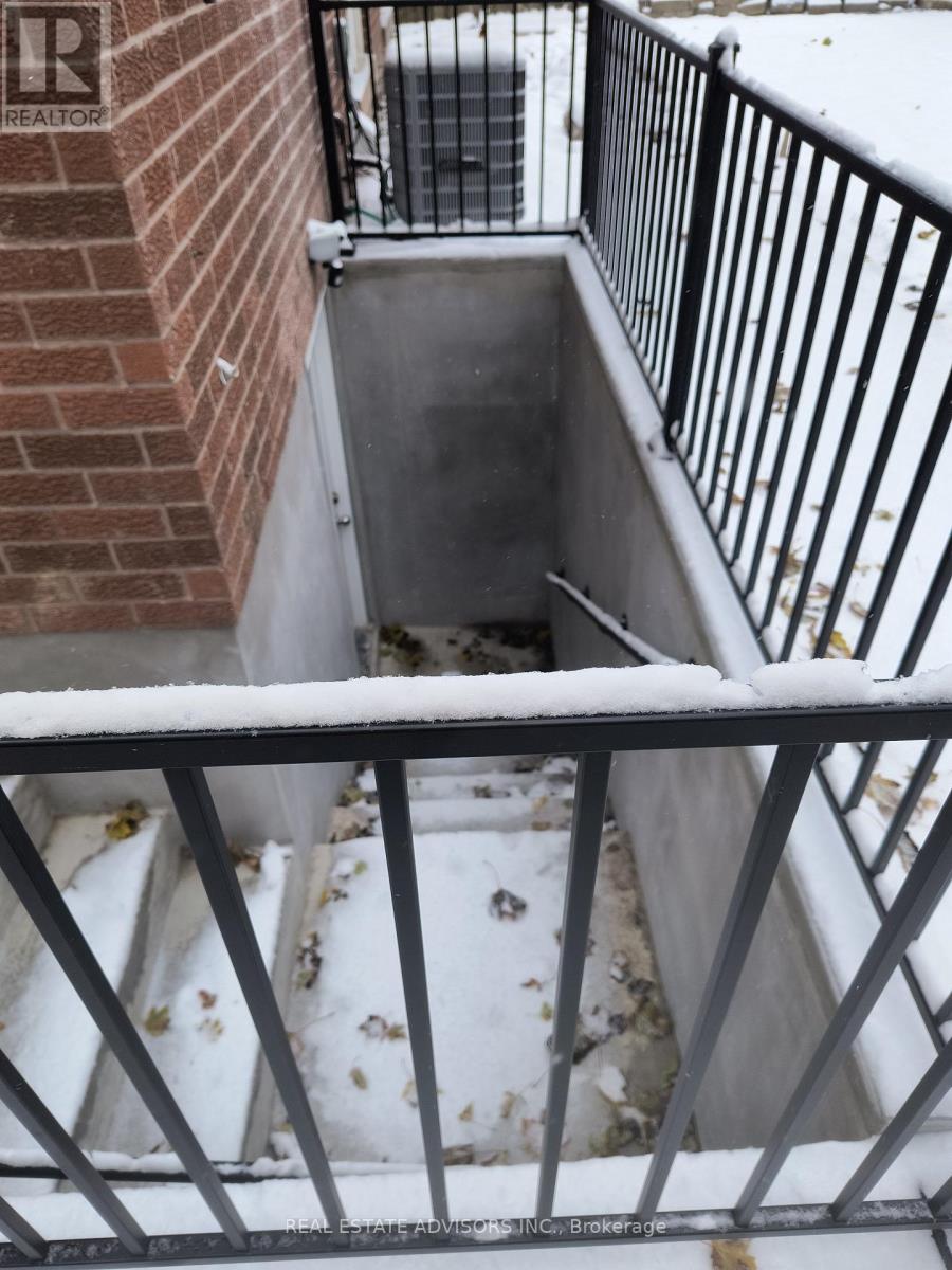 79 Gates Crescent, Ajax, Ontario  L1S 6Z4 - Photo 5 - E12704824