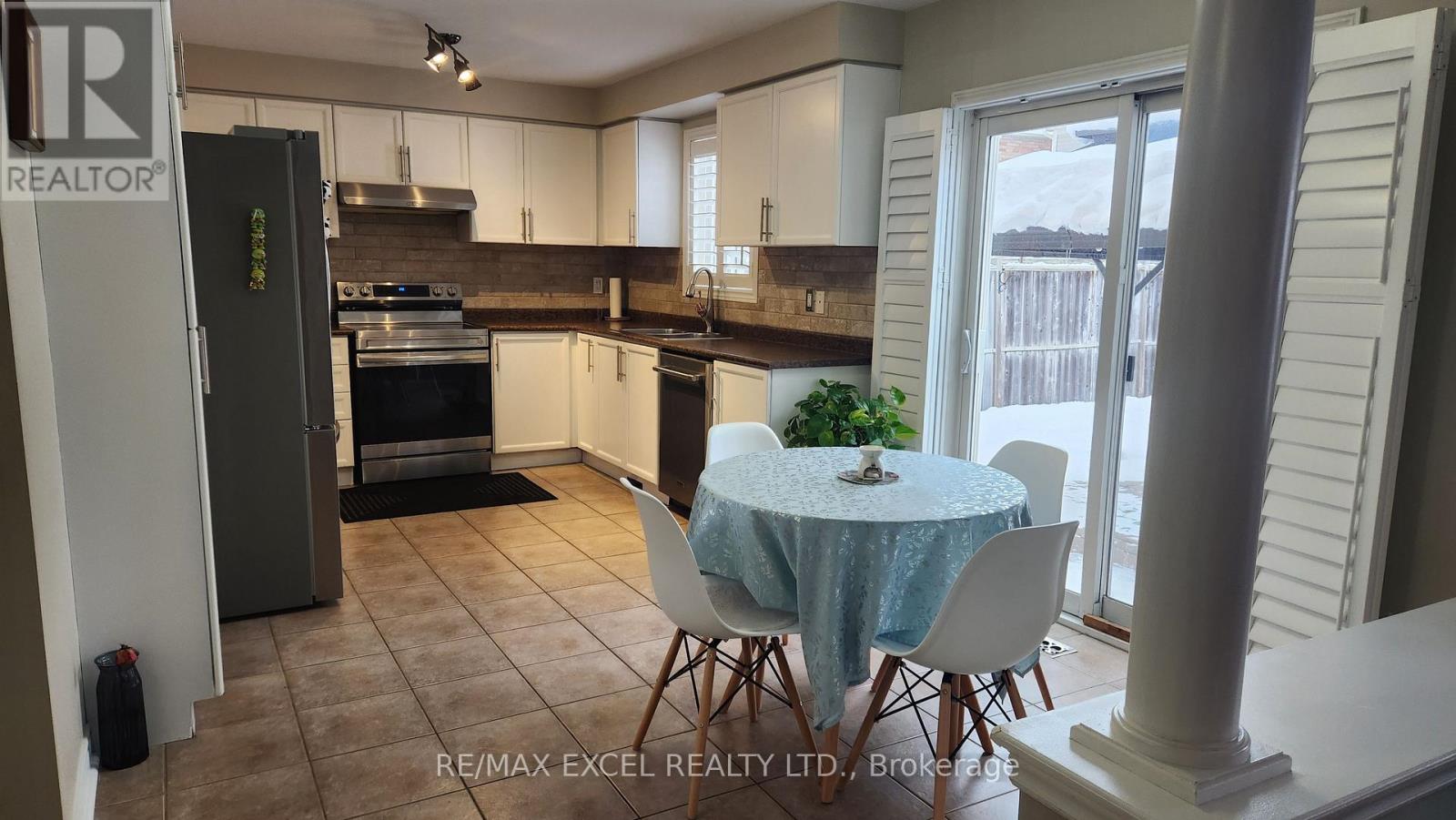 7 Truscott Avenue, Georgina, Ontario  L4P 0B3 - Photo 11 - N12704648