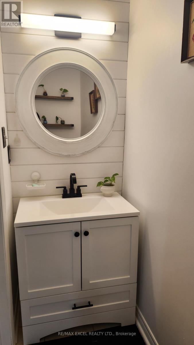 7 Truscott Avenue, Georgina, Ontario  L4P 0B3 - Photo 14 - N12704648