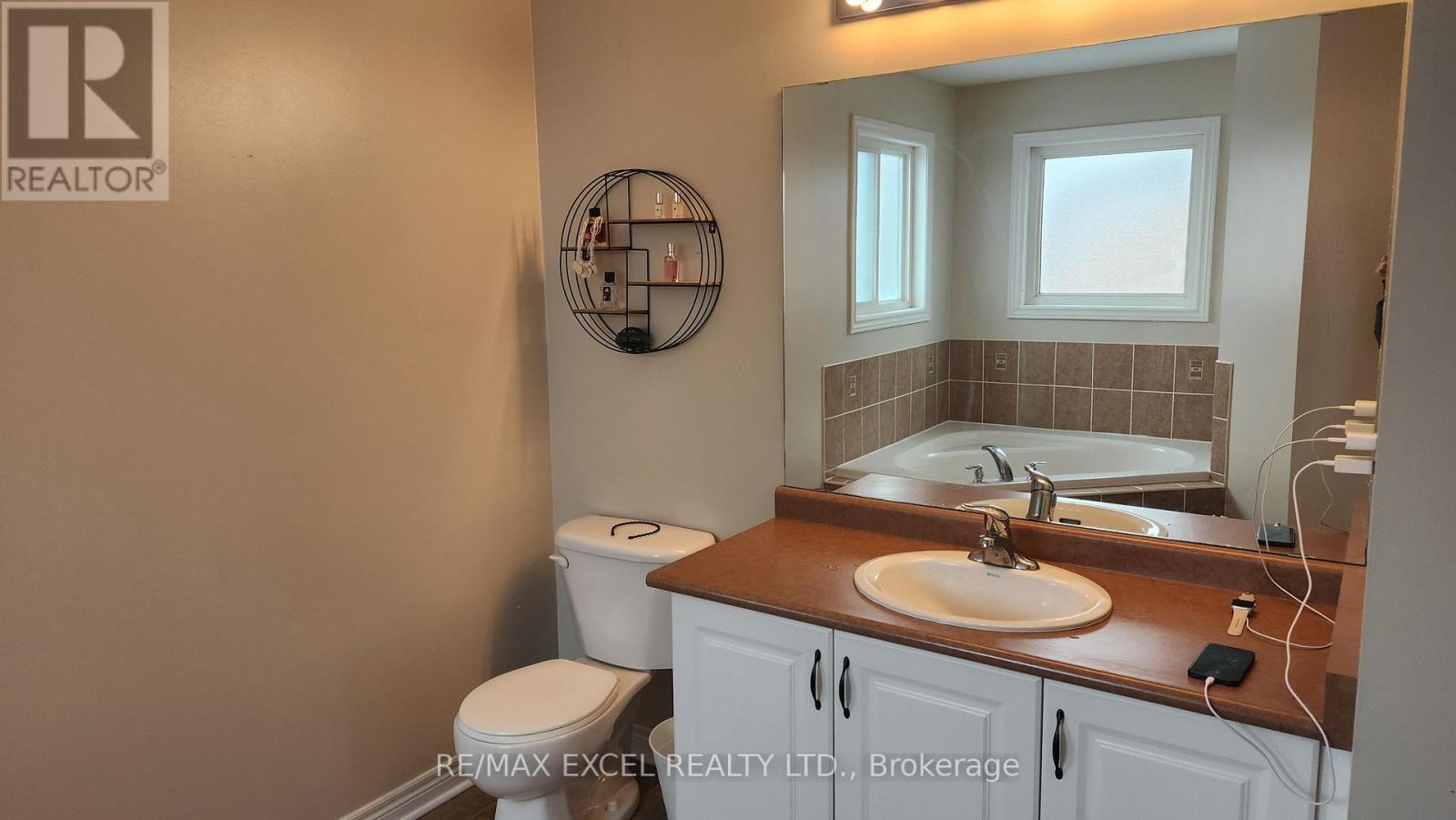 7 Truscott Avenue, Georgina, Ontario  L4P 0B3 - Photo 18 - N12704648