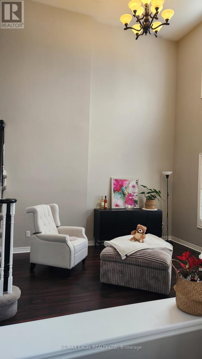 7 Truscott Avenue, Georgina, Ontario  L4P 0B3 - Photo 9 - N12704648