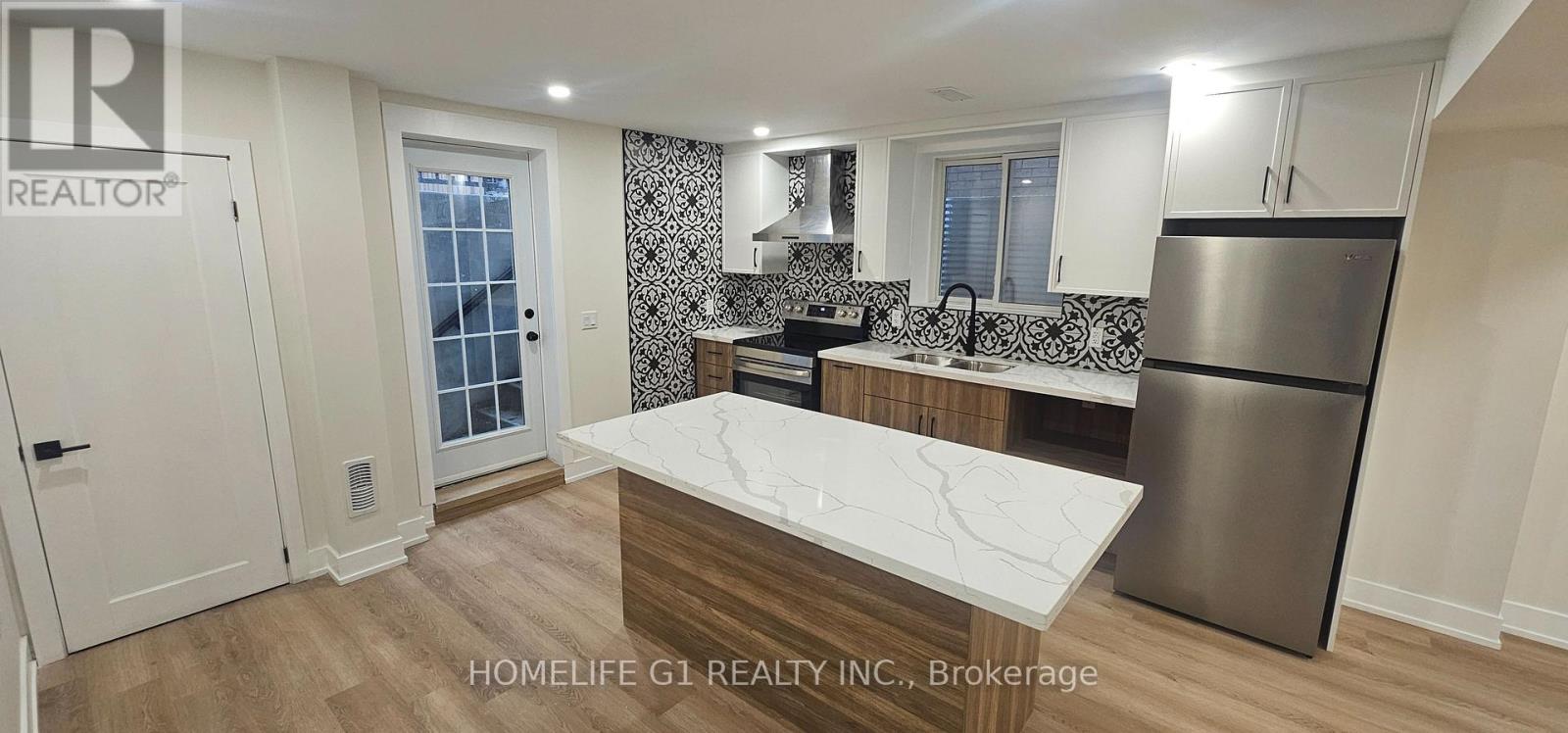 281 Blue Dasher Boulevard, Bradford West Gwillimbury, Ontario  L3Z 4H8 - Photo 3 - N12704676