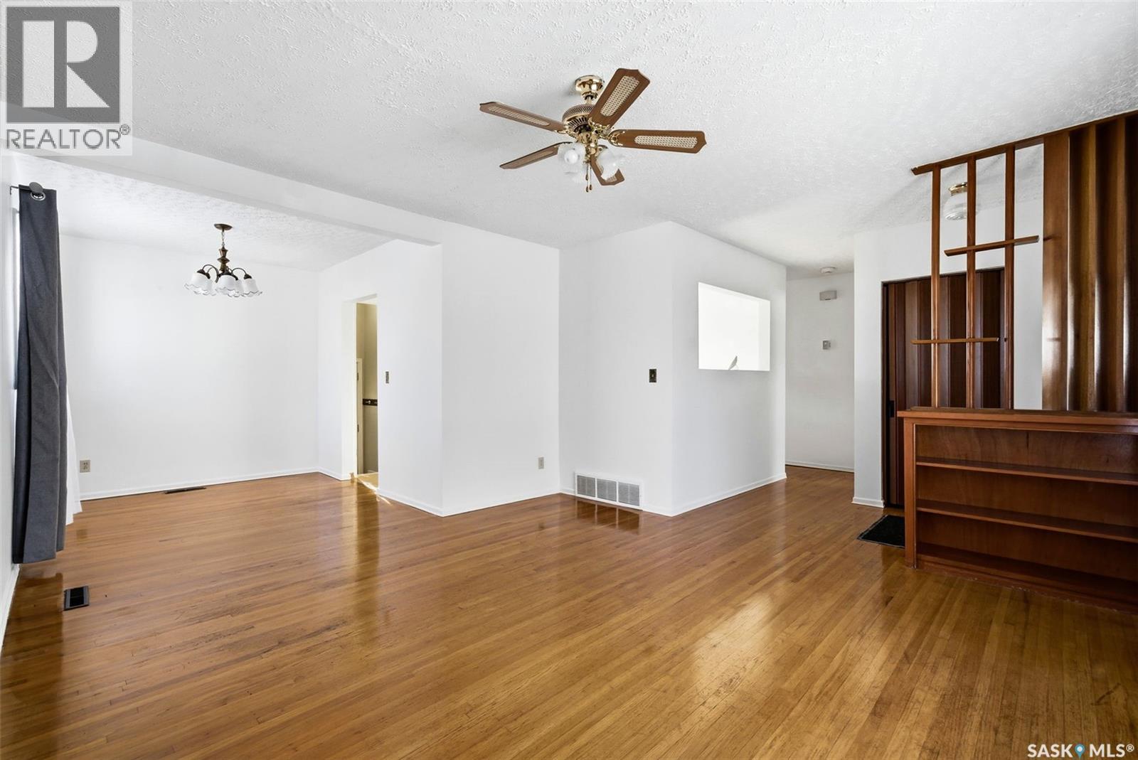 3213 Patricia Avenue, Regina, Saskatchewan  S4R 3V8 - Photo 6 - SK026986