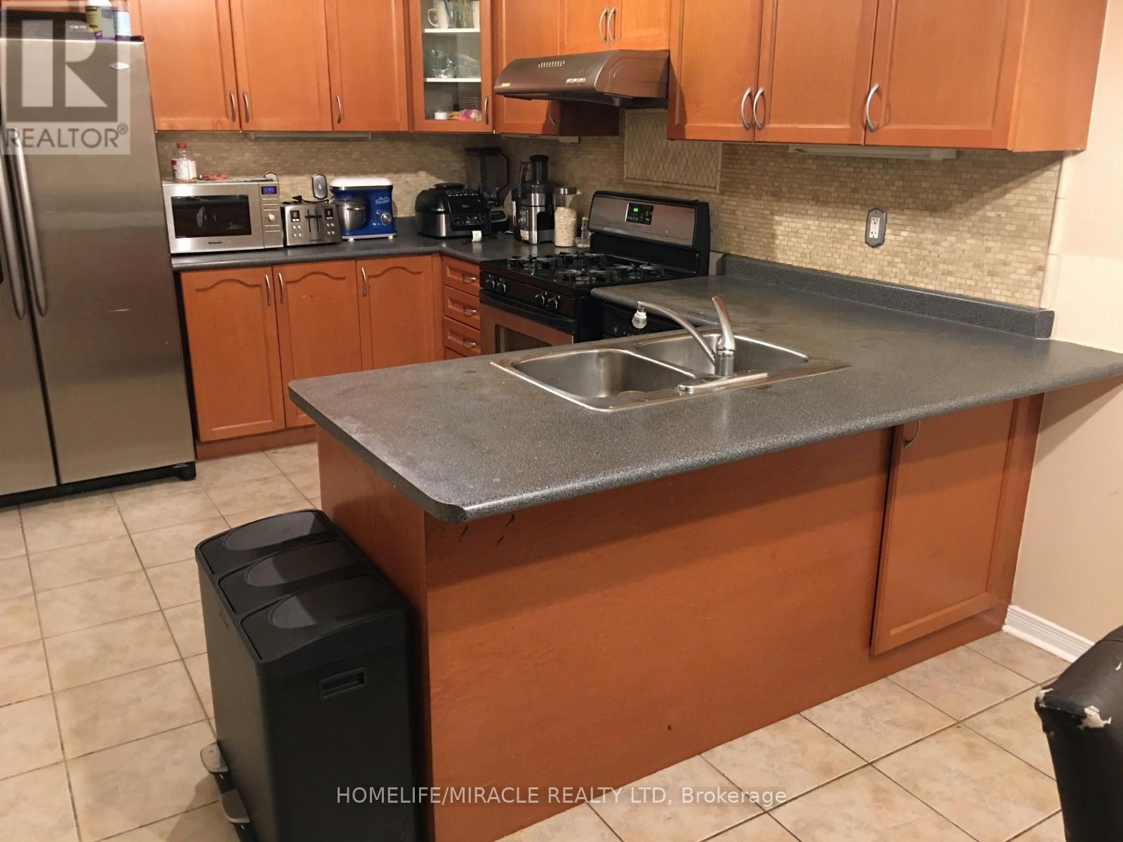 Upper - 78 Maddybeth Crescent, Brampton, Ontario  L6Y 5R8 - Photo 2 - W12704674