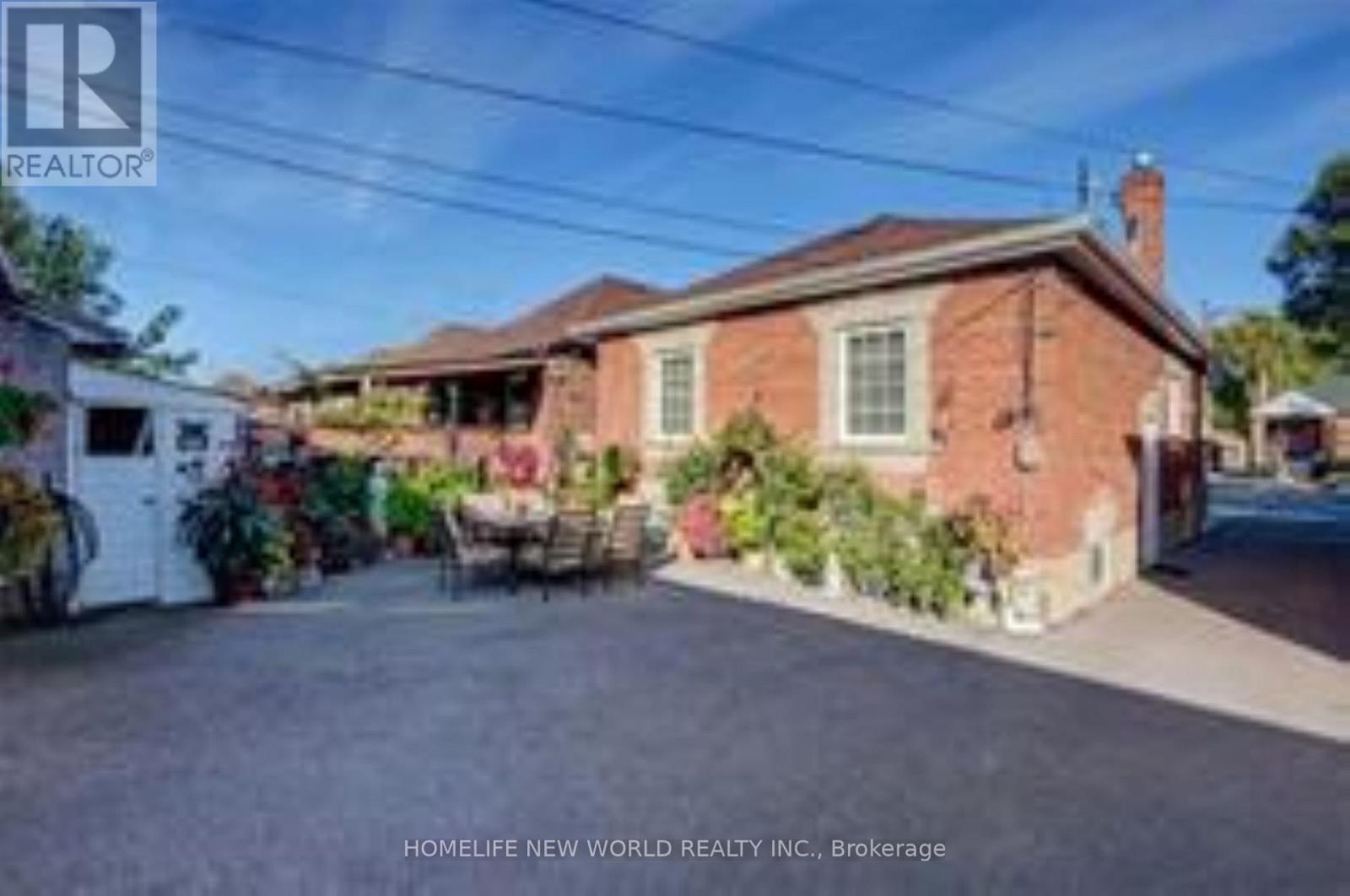 149 Lambton Avenue, Toronto, Ontario  M6N 2T1 - Photo 12 - W12704722