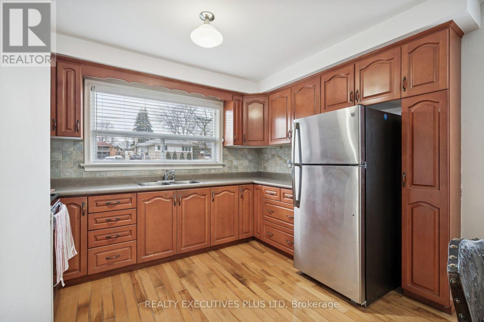 123 Jeffcoat Drive, Toronto, Ontario  M9W 3B9 - Photo 7 - W12704768