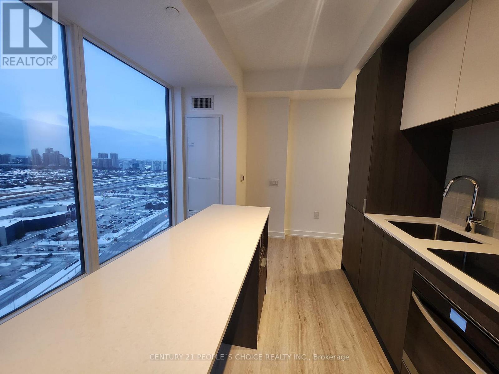 2510 - 395 Square One Drive, Mississauga, Ontario  L5B 0P6 - Photo 5 - W12704826