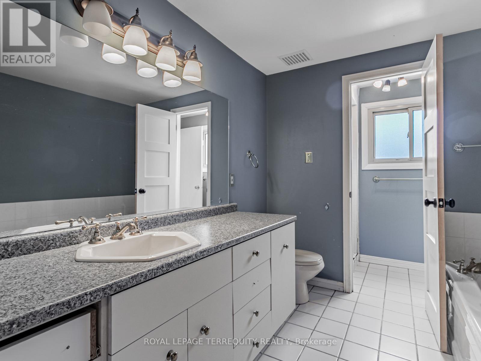 2619 Spruce Needle Drive, Mississauga, Ontario  L5L 1M8 - Photo 19 - W12704844