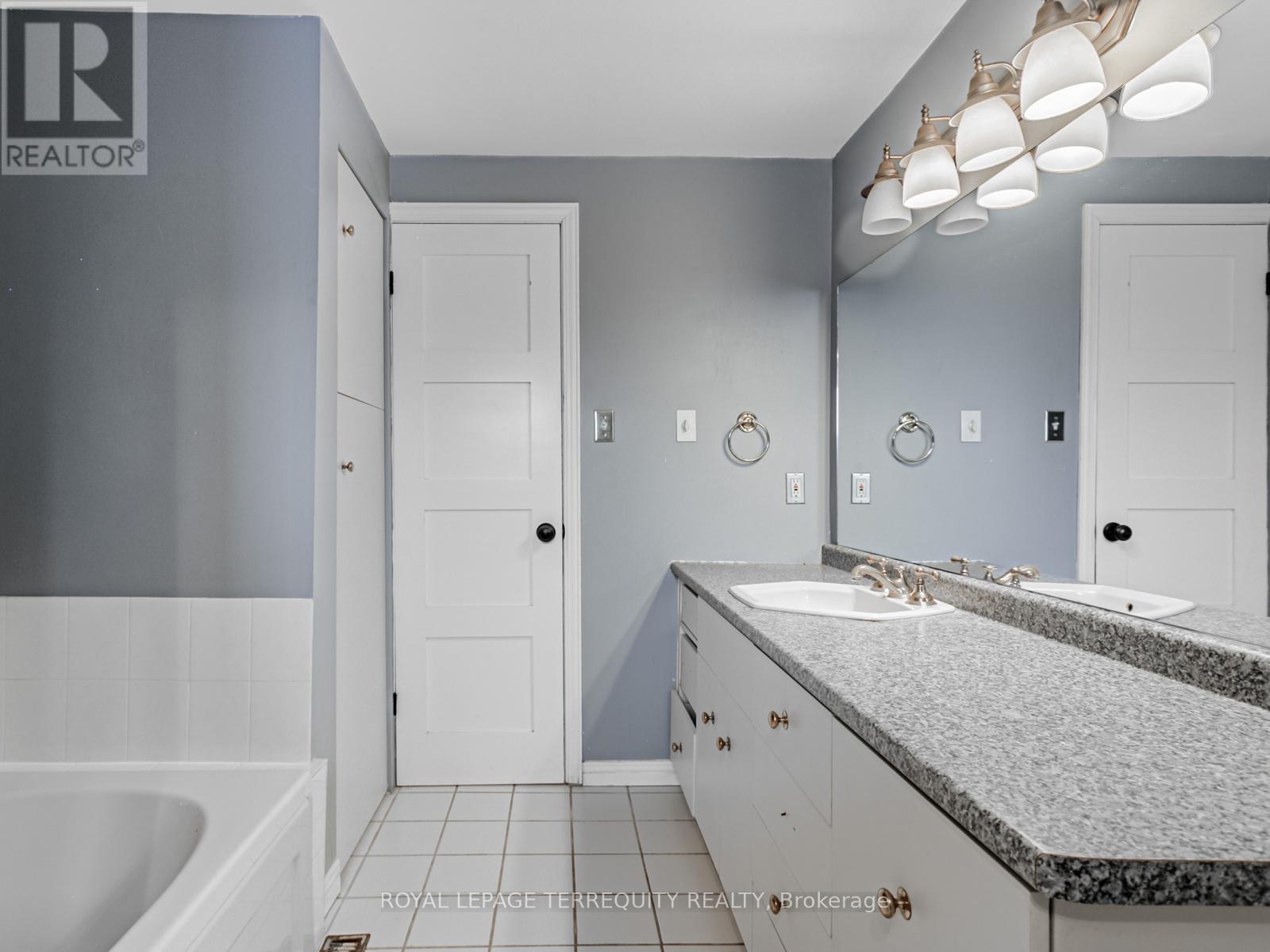 2619 Spruce Needle Drive, Mississauga, Ontario  L5L 1M8 - Photo 20 - W12704844